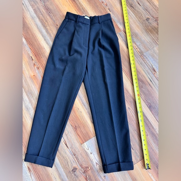 Aritzia Pants - Aritzia - Wilfred, size 4, Black Pleated Trousers